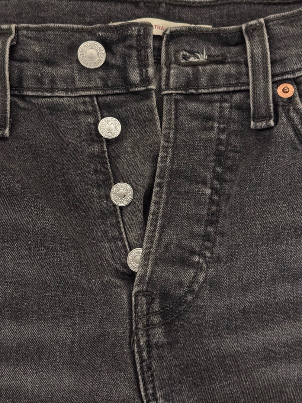 Levi's Women's Black/Charcoal Wedgie Straight Jeans - Size 26
b65 - Picture 4 of 6